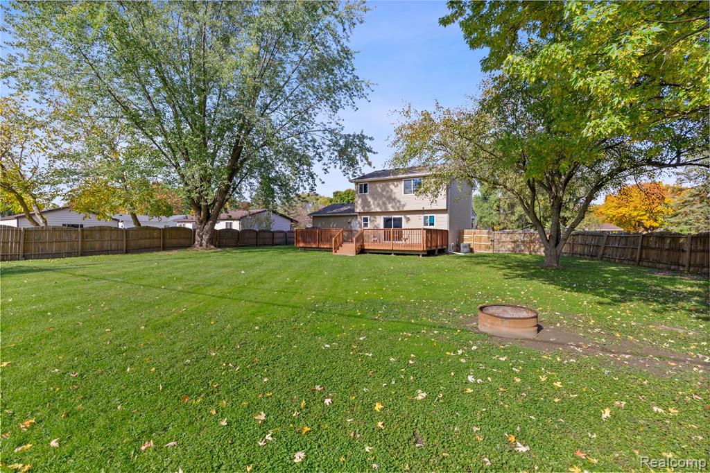 5423 Meadowcrest Drive, Flint, MI 48532 — Photo 27