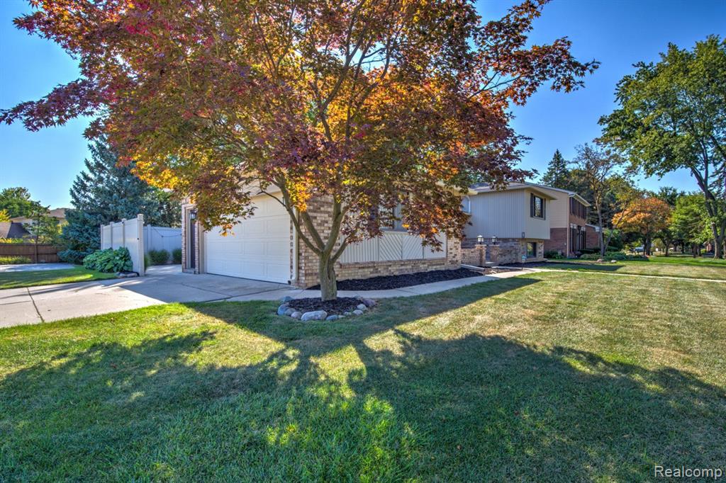 5250 Winchester Drive, Troy, MI 48085 — Photo 3