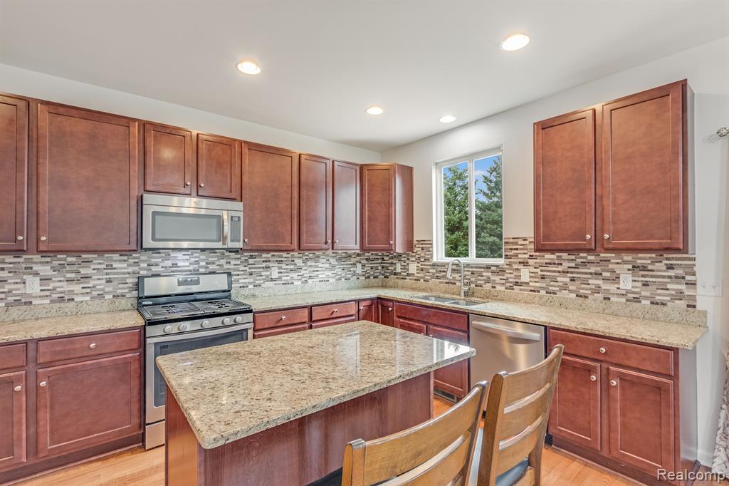 44843 STOCKTON Drive, Novi, MI — Photo 6