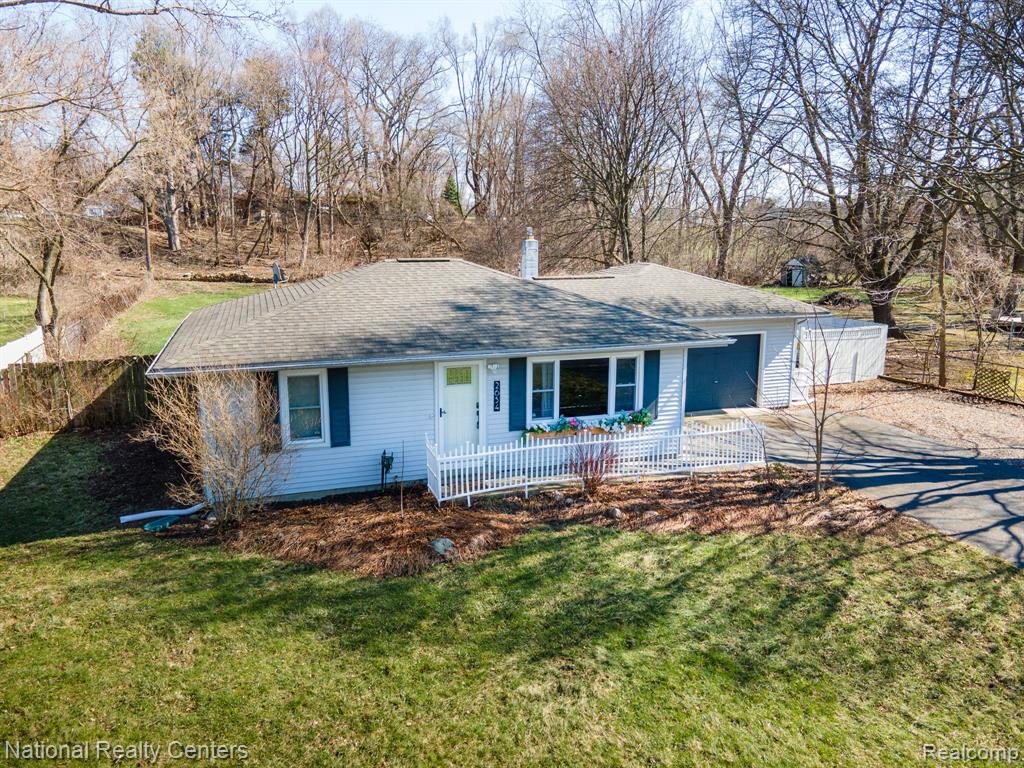2654 Hatton Road, Auburn Hills, MI 48326 — front exterior