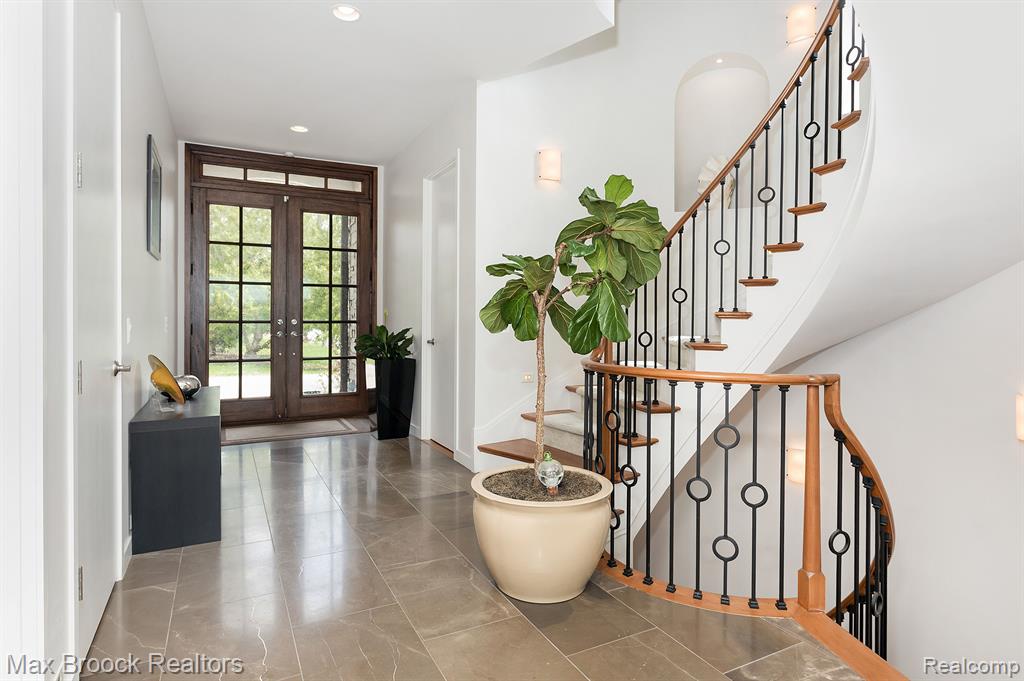 5681 SHORE Drive, Orchard Lake Village, MI 48324 — Photo 5