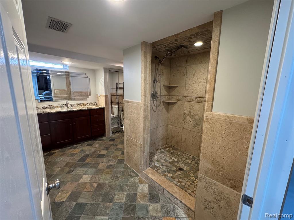 43005 FREEPORT Drive, Sterling Heights, MI 48313 — Photo 18