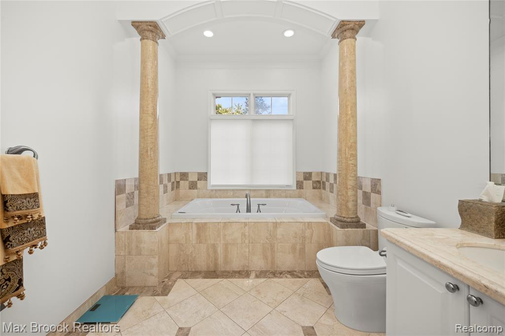 5679 Branford Drive, West Bloomfield, MI — Photo 33