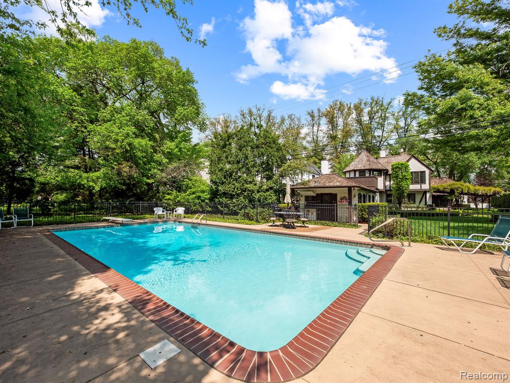 404 LINDEN Road, Birmingham, MI 48009 — Photo 45