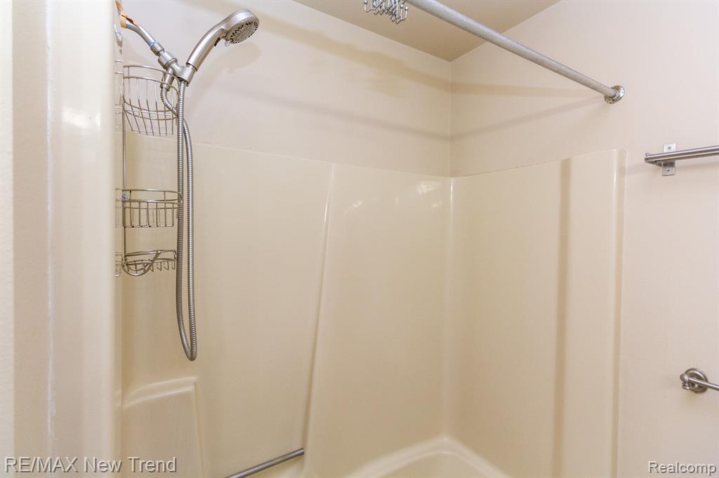 24486 RIVERVIEW Lane, Novi, MI — Photo 24