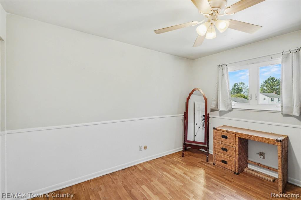 527 Spring Lane, Flushing, MI 48433 — Photo 16