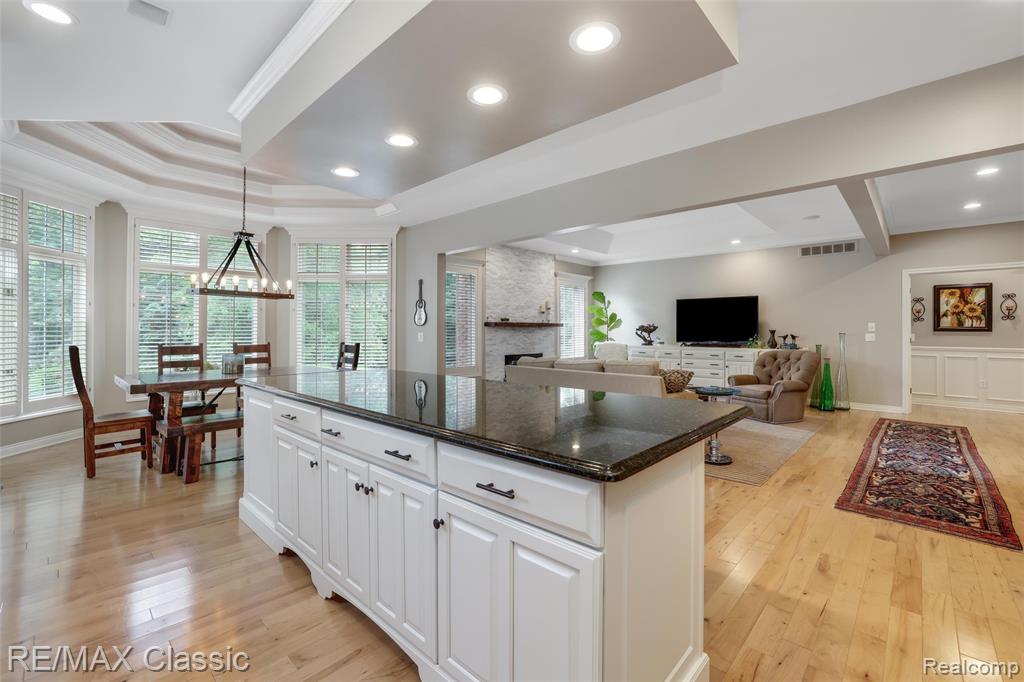 18438 Clairmont Circle E, Northville, MI 48168 — Photo 27