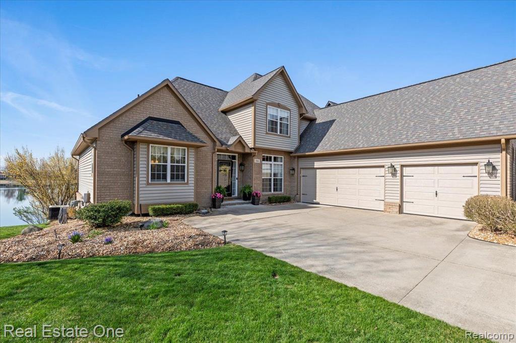 566 BAY POINTE Drive, Oxford, MI 48371 — Photo 7