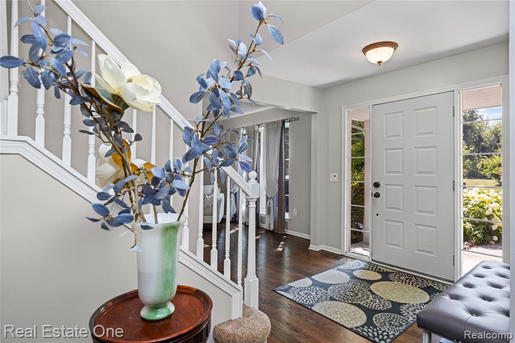 7570 Greenway Lane, West Bloomfield, MI 48324 — Photo 9