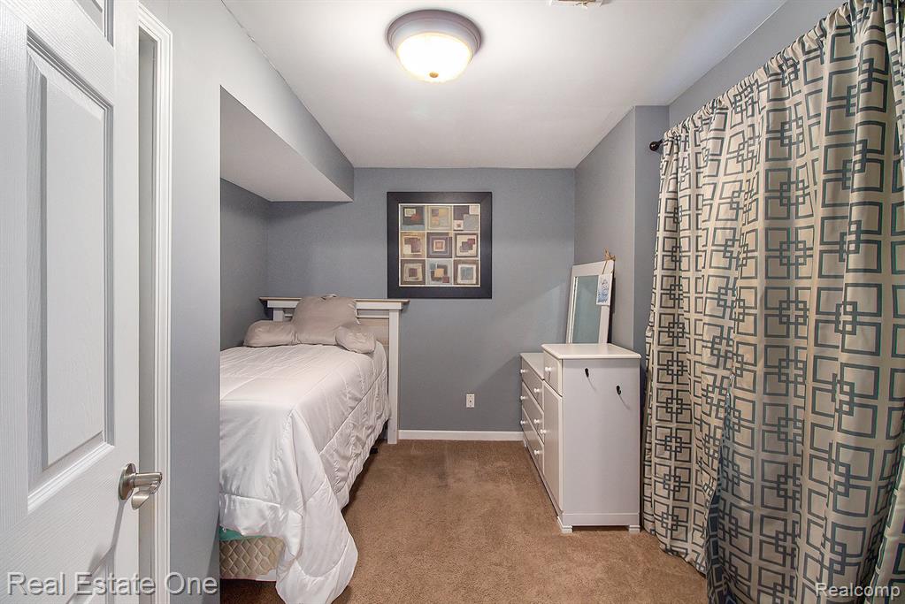 964 Abbey Lane, Milford, MI 48381 — Photo 14