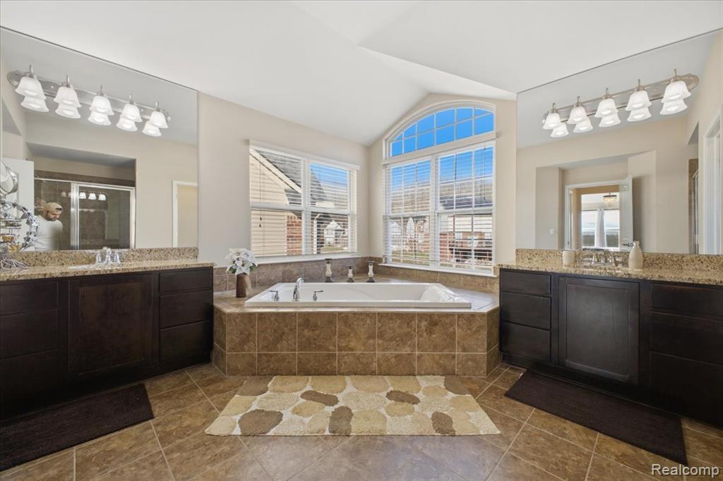 4930 E Stonegate Circle, Lake Orion, MI — Photo 25