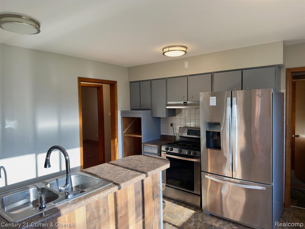 6590 Rockland Street, Dearborn Heights, MI 48127 — Photo 14