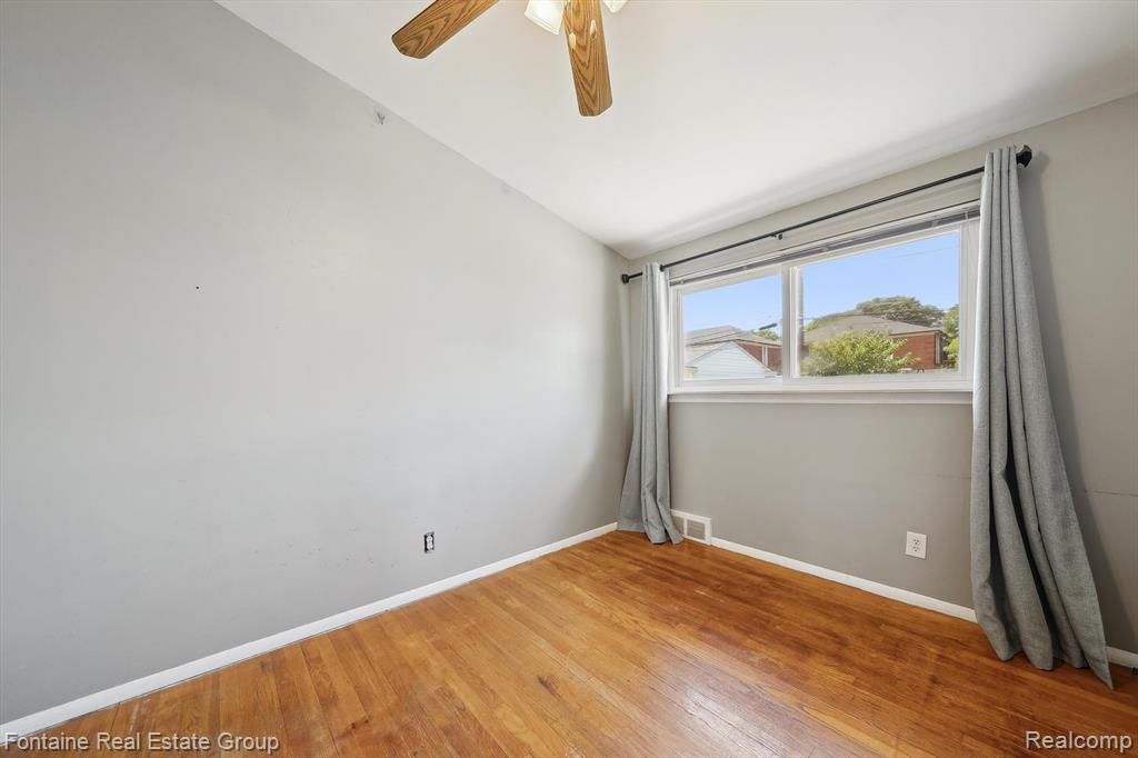8657 Mercedes Street, Dearborn Heights, MI 48127 — Photo 14