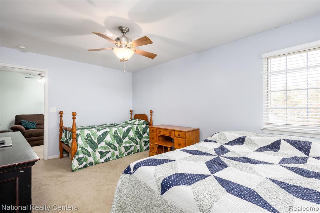 4024 RAVENSFIELD Drive, Canton, MI 48188 — Photo 15