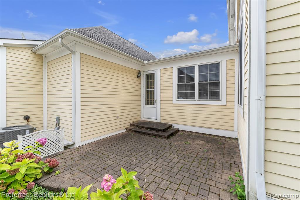 635 Constitution Street, Canton, MI 48188 — Photo 35