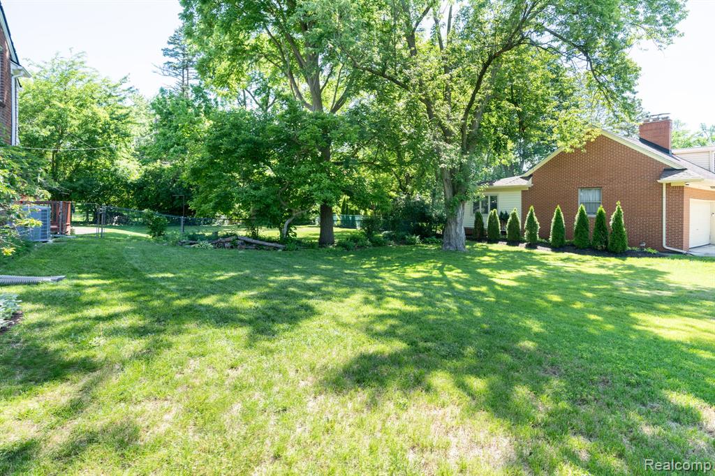 28090 Sunset Boulevard W, Lathrup Village, MI 48076 — Photo 42