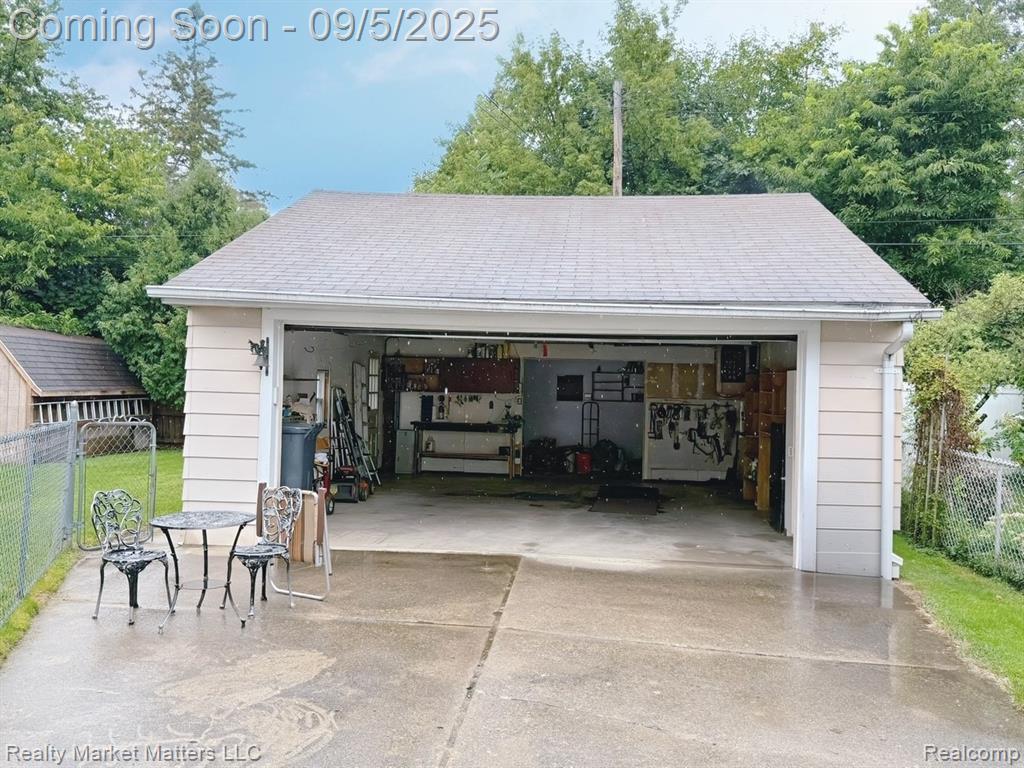 418 Chalmers Street, Flint, MI 48503 — Photo 18