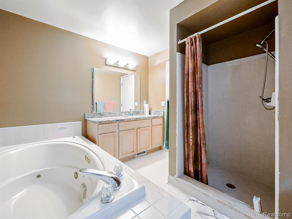 48199 Lafayette Drive, Macomb, MI 48044 — Photo 29