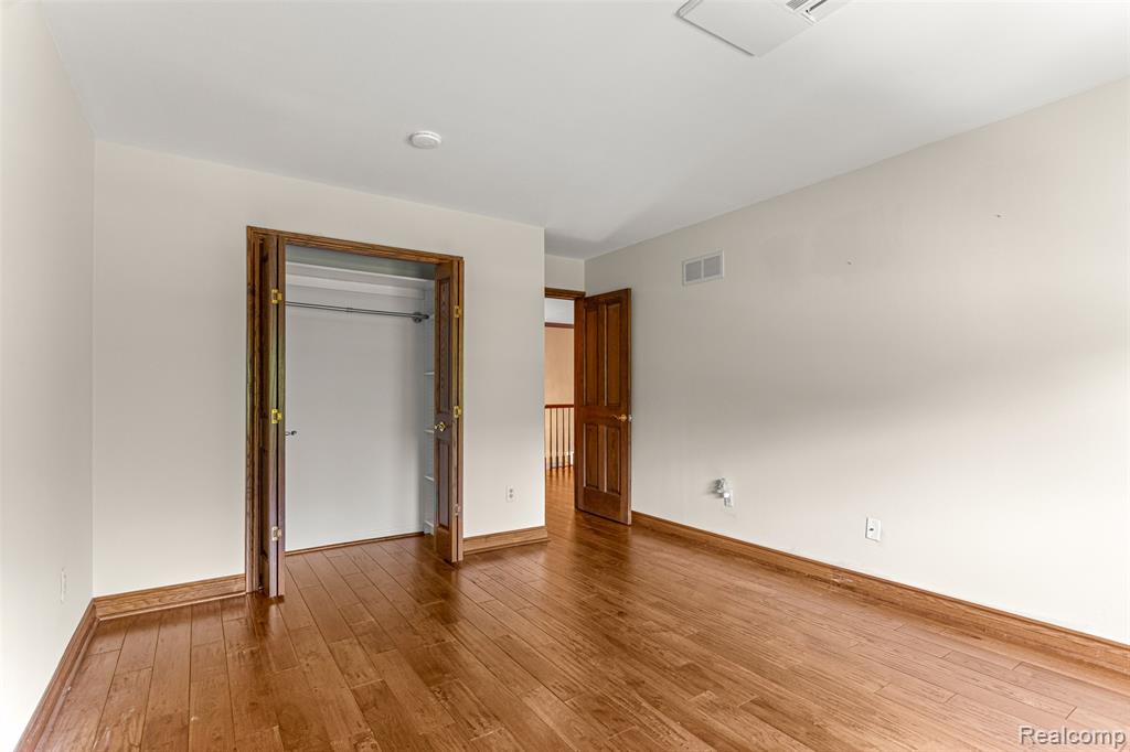 48367 Lake Valley Drive, Shelby Twp, MI 48317 — Photo 38