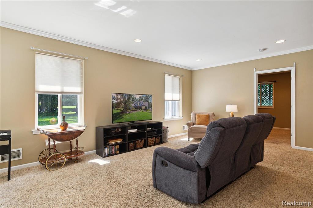 21111 GREENBRIAR Lane, South Lyon, MI 48178 — Photo 32
