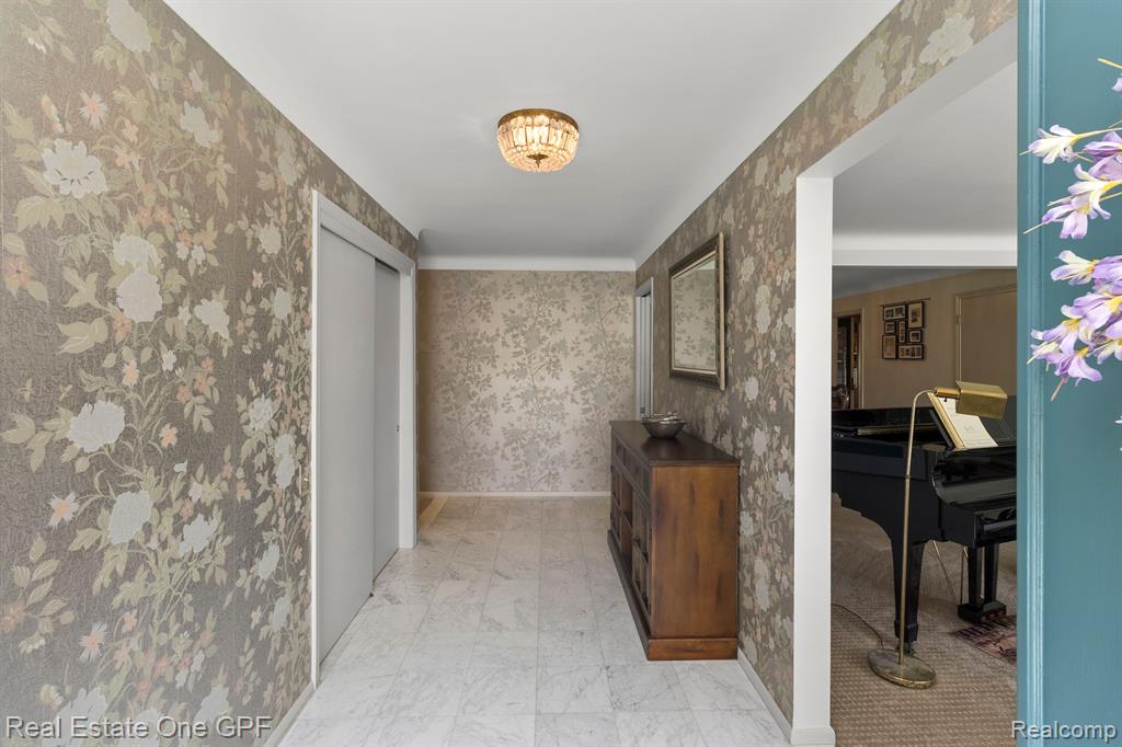 60 MOORLAND Drive, Grosse Pointe Shores, MI 48236 — Photo 4