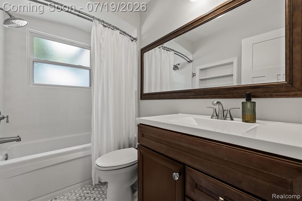 502 W Sunnybrook Drive, Royal Oak, MI 48073 — Photo 17