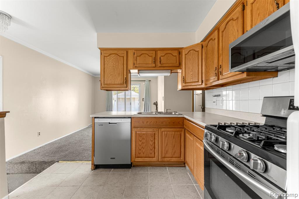 6131 N Evangeline Street, Dearborn Heights, MI 48127 — Photo 7