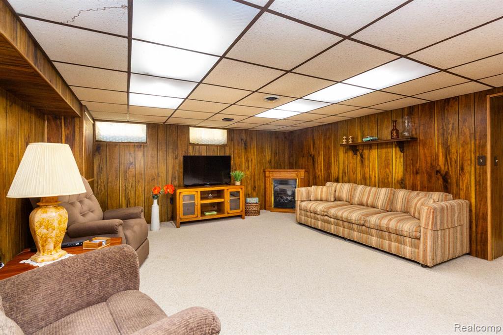 20927 Hawthorne Street, Harper Woods, MI 48225 — Photo 14