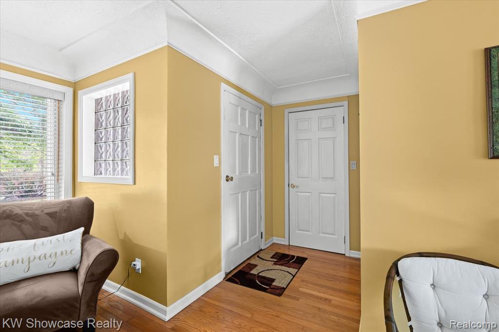 5865 Crescent Road, Waterford, MI 48327 — Photo 4