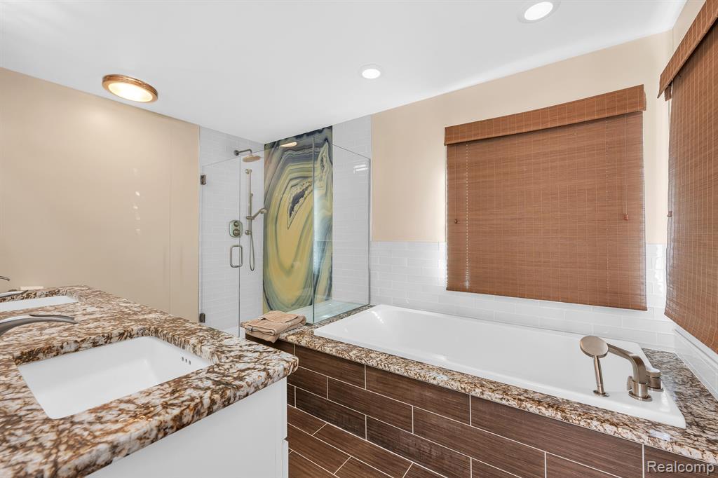 5039 LAGOONS Circle S, West Bloomfield, MI 48323 — Photo 25