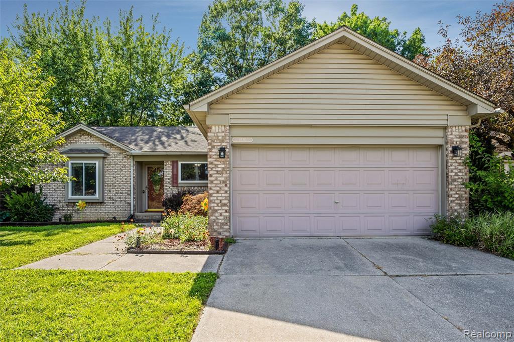 11688 SE Bear Meadows Drive, Alto, MI, 49302