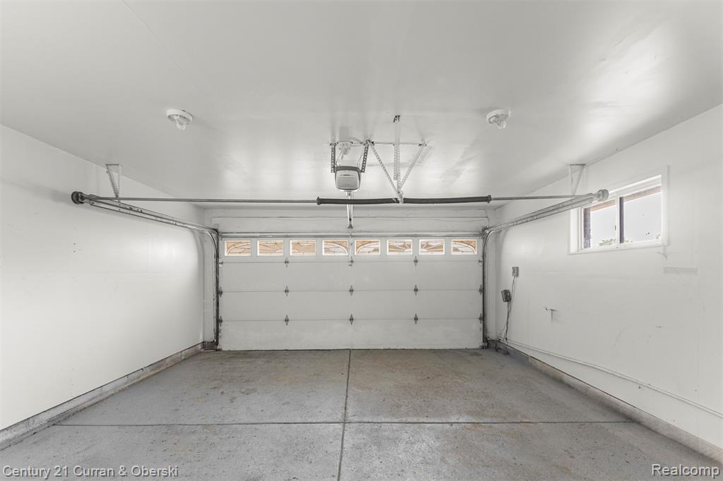 12345 Bedford Drive, Southgate, MI 48195 — Photo 39