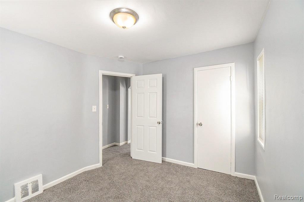 887 UNIVERSITY Drive, Pontiac, MI 48342 — Photo 11