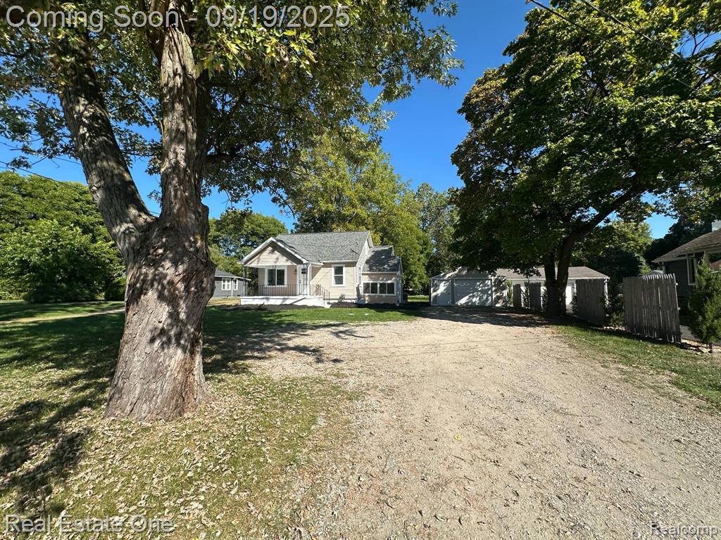 6089 Lapeer Road, Burton, MI 48509 — Photo 29