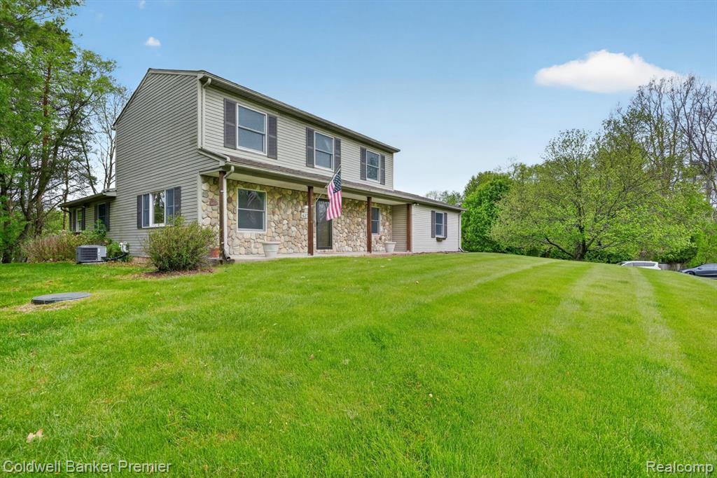 425 Arbor Pine Drive, Ortonville, MI 48462