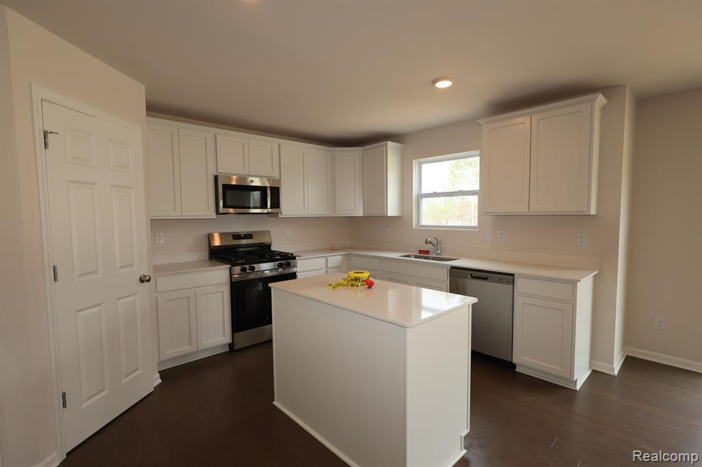 4211 Cedar Lane, Grand Blanc, MI 48439 — Photo 4