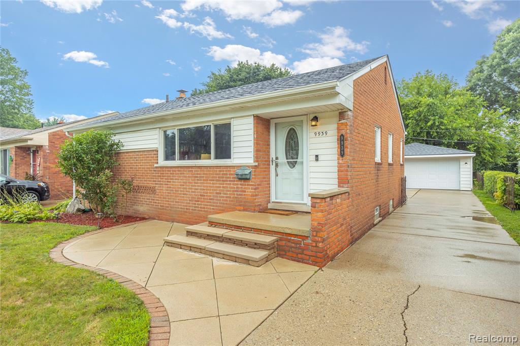 9939 Deering Street, Livonia, MI 48150 — Photo 38