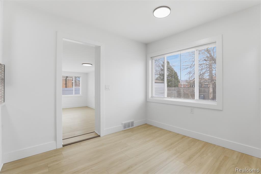 15230 Oakwood Drive, Oak Park, MI 48237 — Photo 18