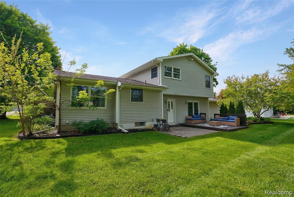 1070 Woodview Drive, Flint, MI 48507 — Photo 5