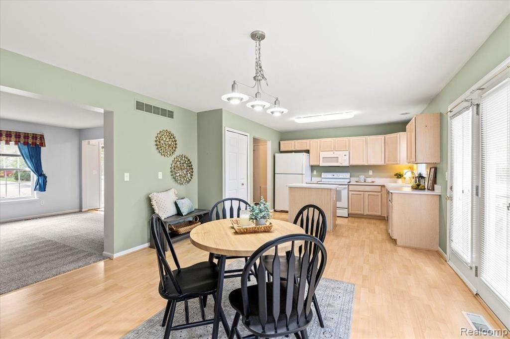 436 Pine Valley Court, Oxford, MI 48371 — Photo 12