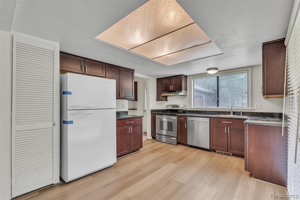 5772 Perrytown Drive, West Bloomfield, MI — Photo 23