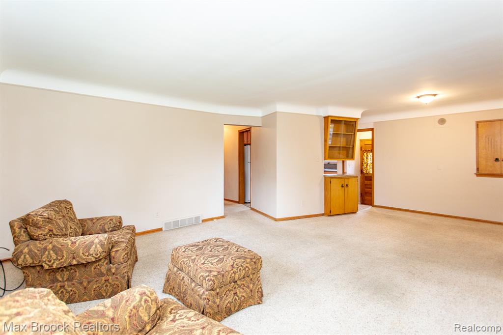 13565 Dixie, Redford, MI 48239 — Photo 10