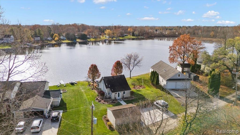 6738 GRAND BEACH Drive, Brighton, MI 48114 — Photo 2