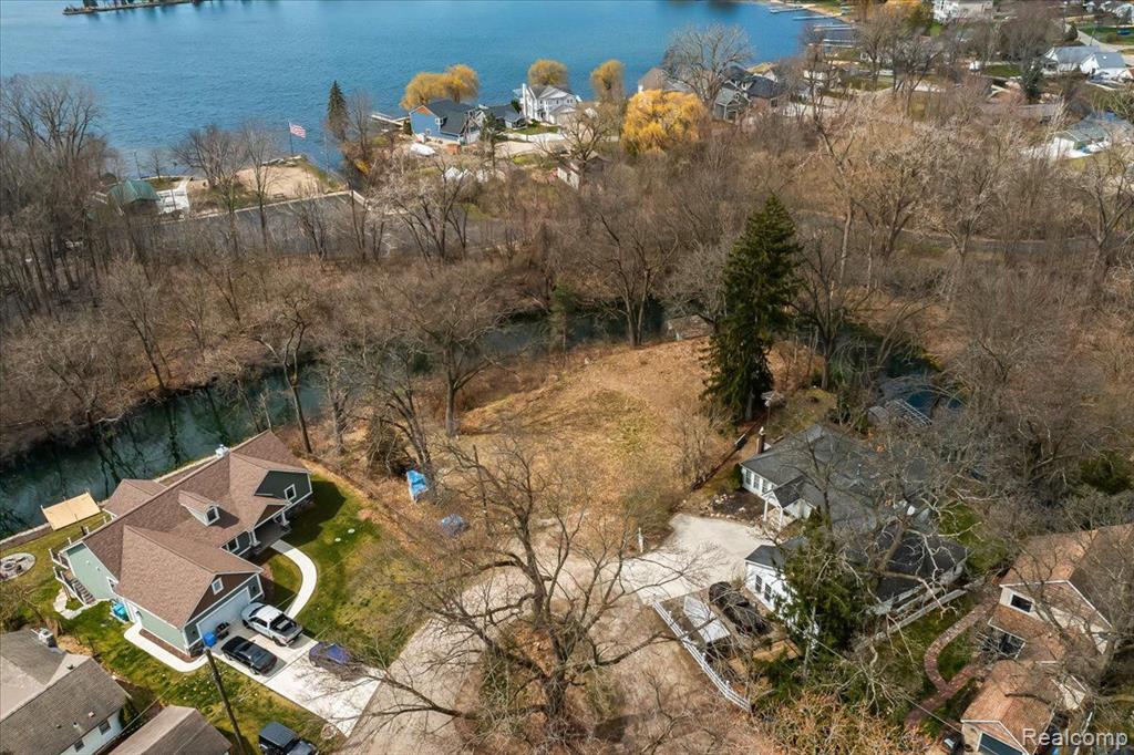 4339 BLUEBIRD Drive, Commerce Twp, MI 48382 — Photo 2
