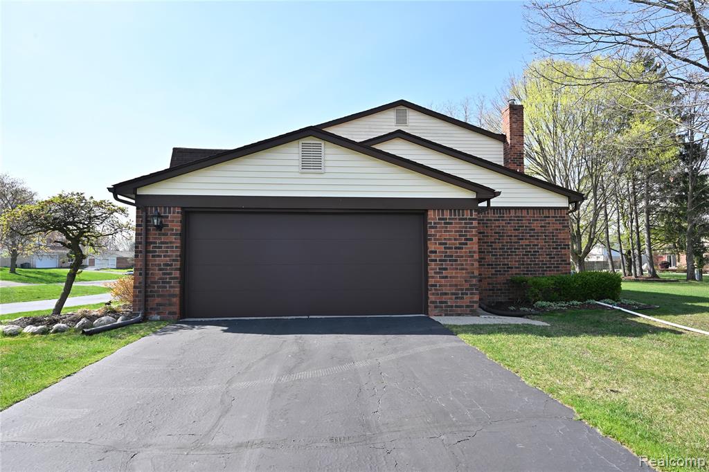 6024 Ledgeway Drive, West Bloomfield, MI — Photo 33
