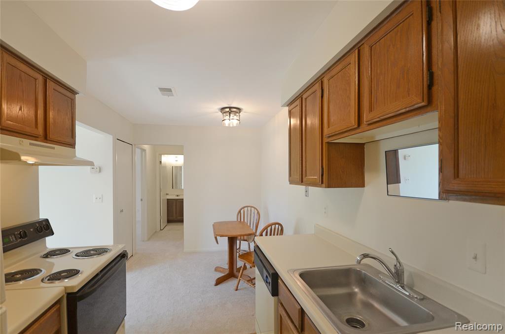 43298 Mound Road, 40, Sterling Heights, MI 48314 — Photo 9