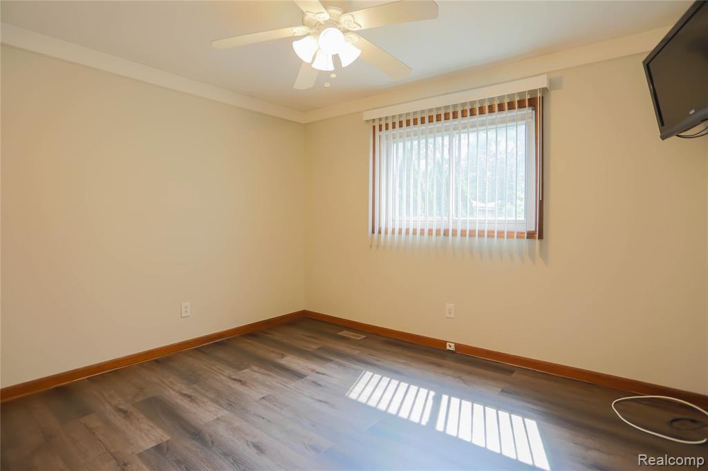 40755 Oakwood Court, Clinton Twp, MI 48038 — Photo 19