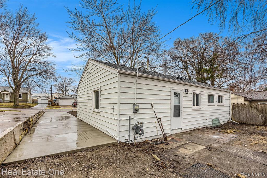 430 4th Avenue, Pontiac, MI 48340 — Photo 17