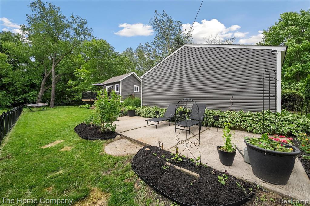 764 Dunreath Street, Wolverine Lake, MI 48390 — Photo 29