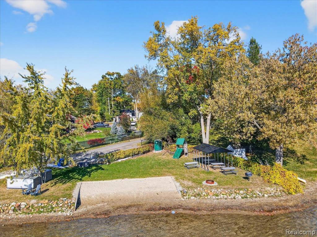 4227 Lanette Drive, Waterford, MI 48328 — Photo 45